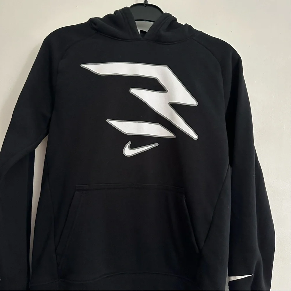 Nike Boys hoodie - Picture 4 of 7